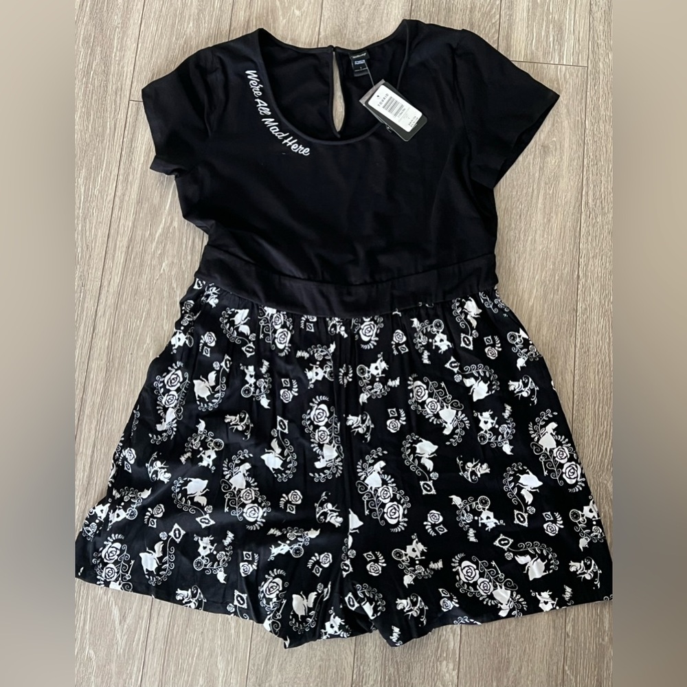 Torrid Disney Alice in Wonderland Romper shorts size 1